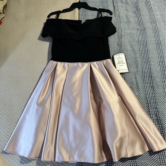 Betsy & Adam-NWT Black & Beige Off The Shoulder Fit & Flare Cocktail Mini Dress - Picture 2 of 4